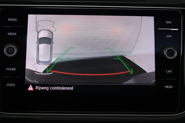 Volkswagen T-Roc 1.5 TSI Sport Business R (PANORAMADAK, STOELVERWARMING, CAMERA, BEATS AUDIO, DIGITALE COCKPIT)