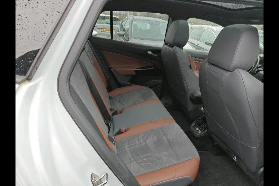 Volkswagen ID.4 First Max 77 kWh NL-AUTO | TREKHAAK | STOELVERWARMIG