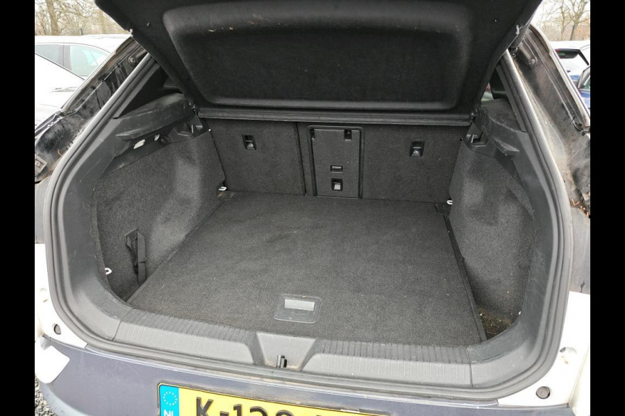 Volkswagen ID.4 First Max 77 kWh NL-AUTO | TREKHAAK | STOELVERWARMIG
