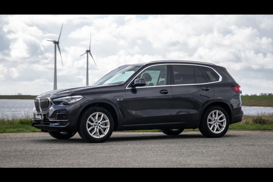BMW X5 xDrive45e High Executive CARPLAY / CAMERA / DEALER ONDERHOUDEN / BRUIN LEER / STOELVERWARMING