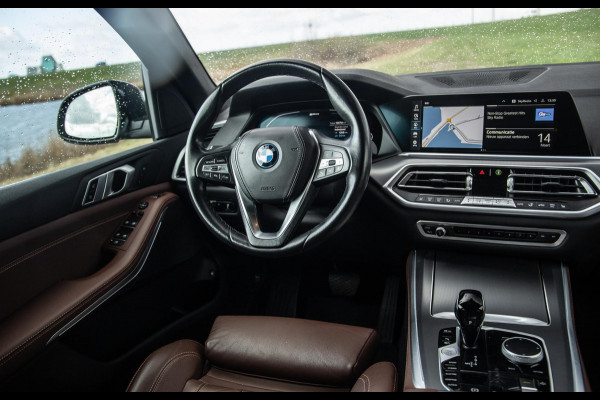 BMW X5 xDrive45e High Executive CARPLAY / CAMERA / DEALER ONDERHOUDEN / BRUIN LEER / STOELVERWARMING