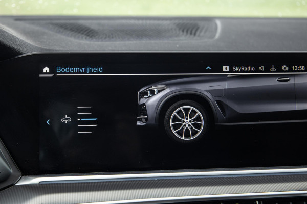 BMW X5 xDrive45e High Executive CARPLAY / CAMERA / DEALER ONDERHOUDEN / BRUIN LEER / STOELVERWARMING