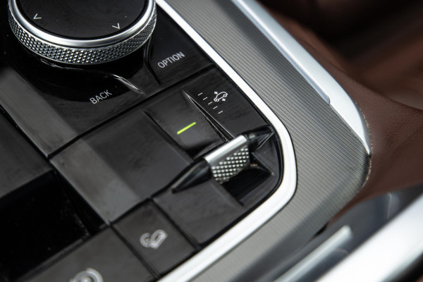 BMW X5 xDrive45e High Executive CARPLAY / CAMERA / DEALER ONDERHOUDEN / BRUIN LEER / STOELVERWARMING