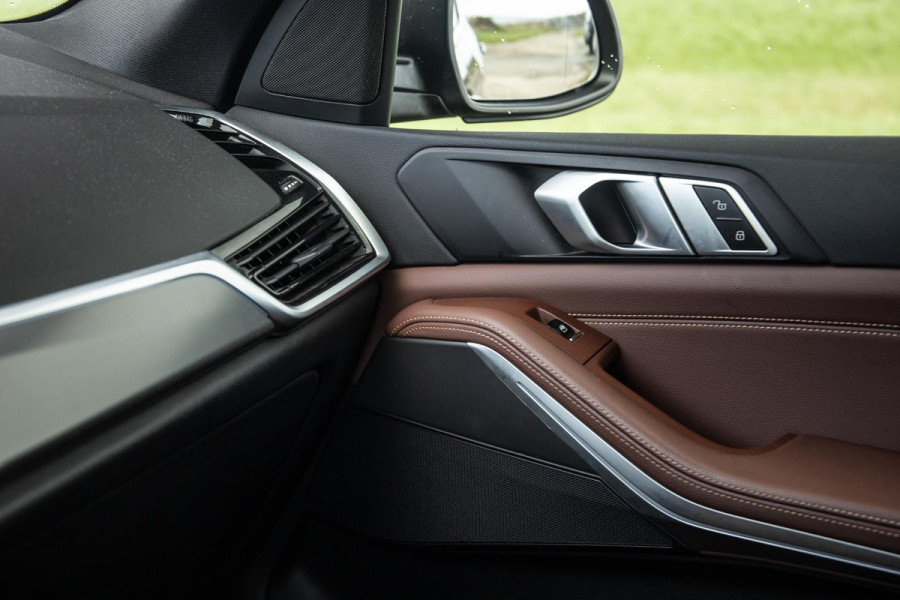 BMW X5 xDrive45e High Executive CARPLAY / CAMERA / DEALER ONDERHOUDEN / BRUIN LEER / STOELVERWARMING