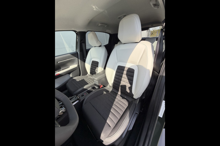 Citroën Ë-C3 Aircross Max 113pk 44 kWh (Camera - Parkeersensoren V+A - Automatische Airco - LED - Navigatie - Apple Carplay - 17"incl 4S - Two Tone)