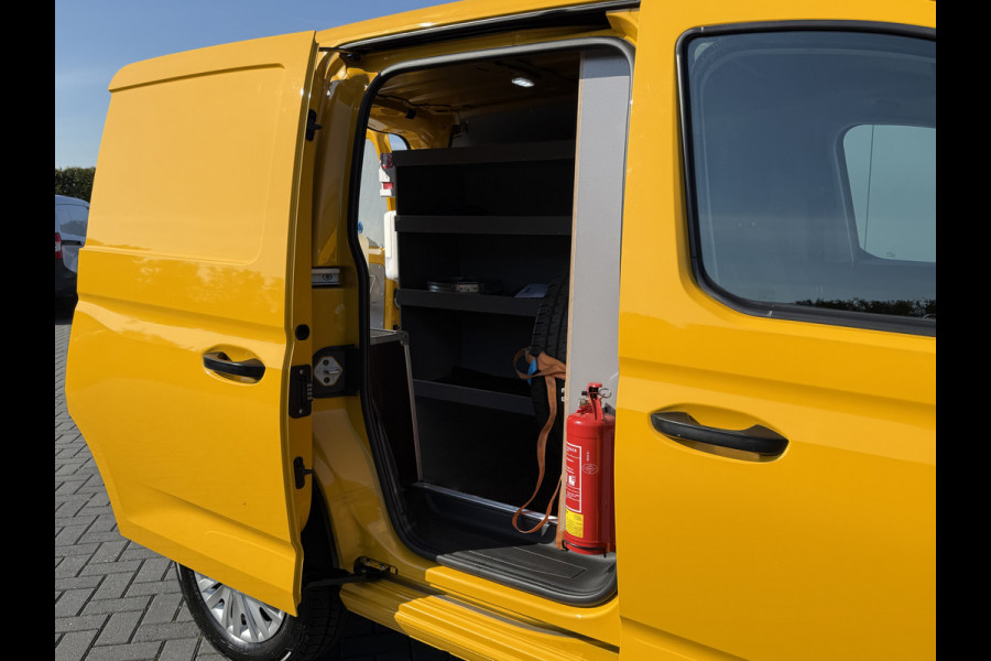 Volkswagen Caddy Cargo 2.0 TDI Comfortline / L1H1 / 1e EIG. / ZEER NETJES !! / AIRCO / CRUISE / TREKHAAK / INRICHTING / PDC