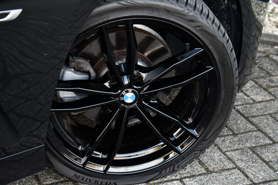 BMW 3 Serie Touring 330e M-Sport Pano ACC Trekhaak H/K HUD 19inch Stuurverw