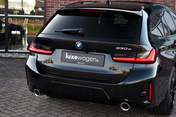 BMW 3 Serie Touring 330e M-Sport Pano ACC Trekhaak H/K HUD 19inch Stuurverw