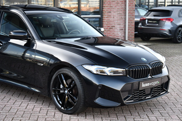BMW 3 Serie Touring 330e M-Sport Pano ACC Trekhaak H/K HUD 19inch Stuurverw