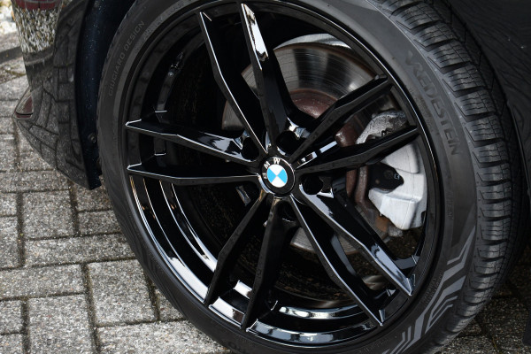 BMW 3 Serie Touring 330e M-Sport Pano ACC Trekhaak H/K HUD 19inch Stuurverw
