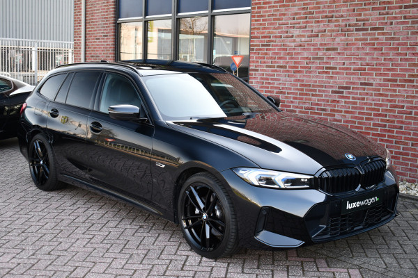 BMW 3 Serie Touring 330e M-Sport Pano ACC Trekhaak H/K HUD 19inch Stuurverw