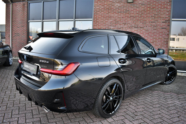 BMW 3 Serie Touring 330e M-Sport Pano ACC Trekhaak H/K HUD 19inch Stuurverw