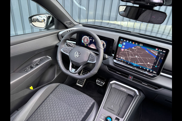 Volkswagen T-Roc 1.5 eTsi R-Line First Edition | Trekhaak wegkl. | 360 Camera | Panodak | Harman/Kardon | Prijs Rijklaar!!