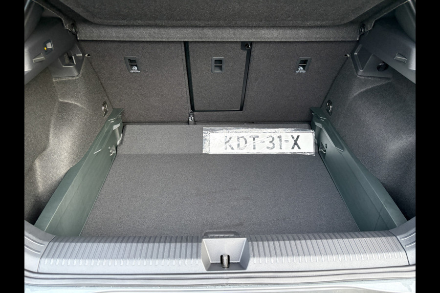 Volkswagen T-Roc 1.5 eTsi R-Line First Edition | Trekhaak wegkl. | 360 Camera | Panodak | Harman/Kardon | Prijs Rijklaar!!