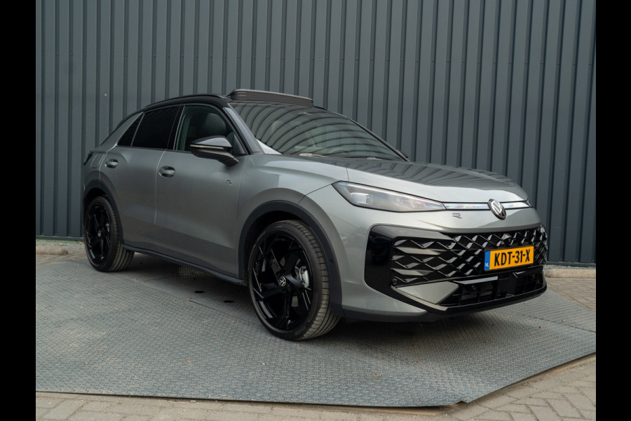 Volkswagen T-Roc 1.5 eTsi R-Line First Edition | Trekhaak wegkl. | 360 Camera | Panodak | Harman/Kardon | Prijs Rijklaar!!