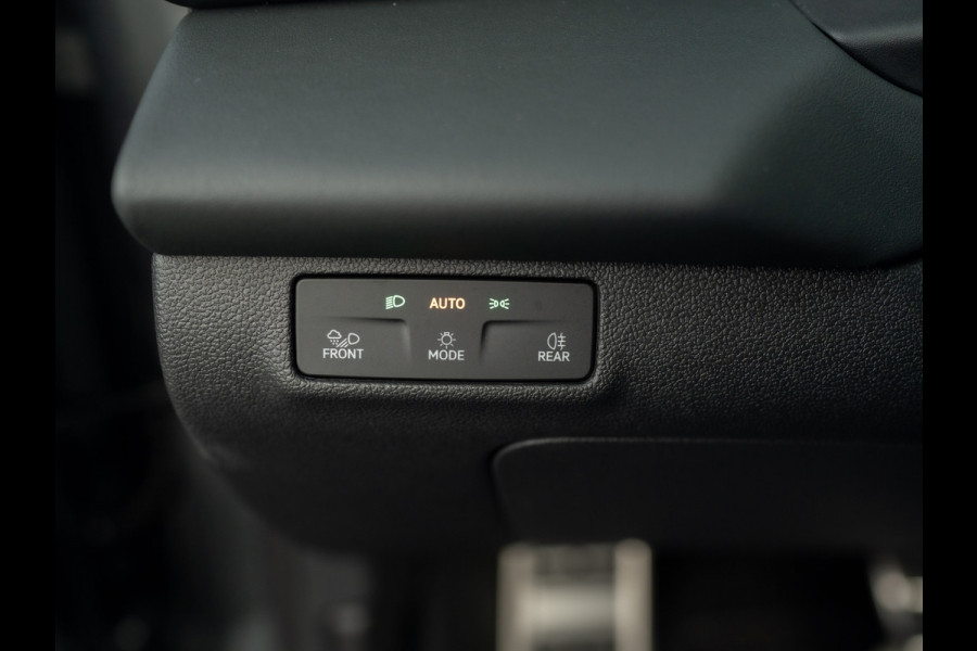 Volkswagen T-Roc 1.5 eTsi R-Line First Edition | Trekhaak wegkl. | 360 Camera | Panodak | Harman/Kardon | Prijs Rijklaar!!