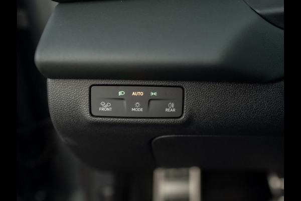 Volkswagen T-Roc 1.5 eTsi R-Line First Edition | Trekhaak wegkl. | 360 Camera | Panodak | Harman/Kardon | Prijs Rijklaar!!