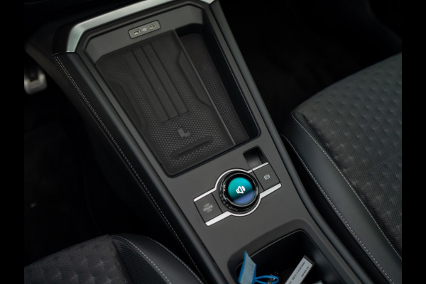 Volkswagen T-Roc 1.5 eTsi R-Line First Edition | Trekhaak wegkl. | 360 Camera | Panodak | Harman/Kardon | Prijs Rijklaar!!