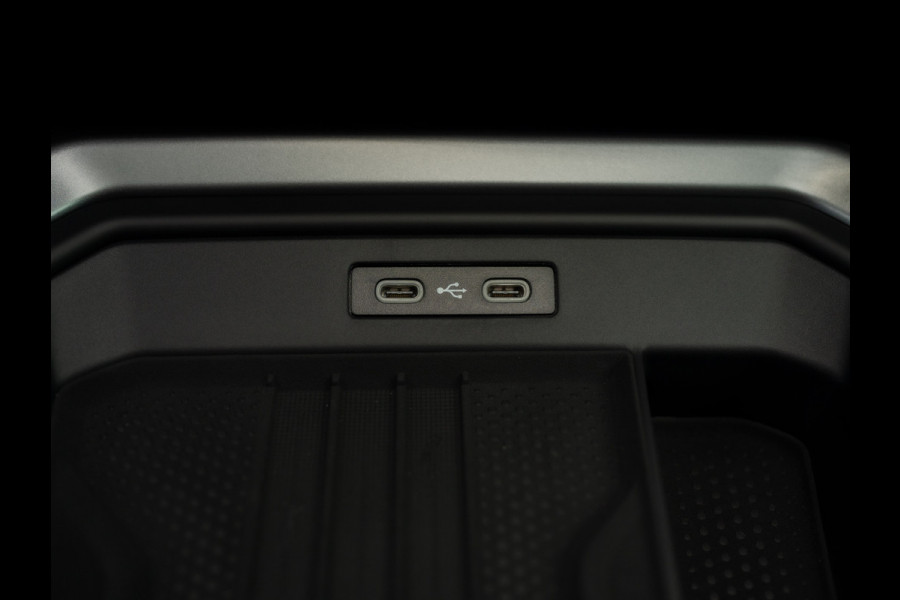 Volkswagen T-Roc 1.5 eTsi R-Line First Edition | Trekhaak wegkl. | 360 Camera | Panodak | Harman/Kardon | Prijs Rijklaar!!