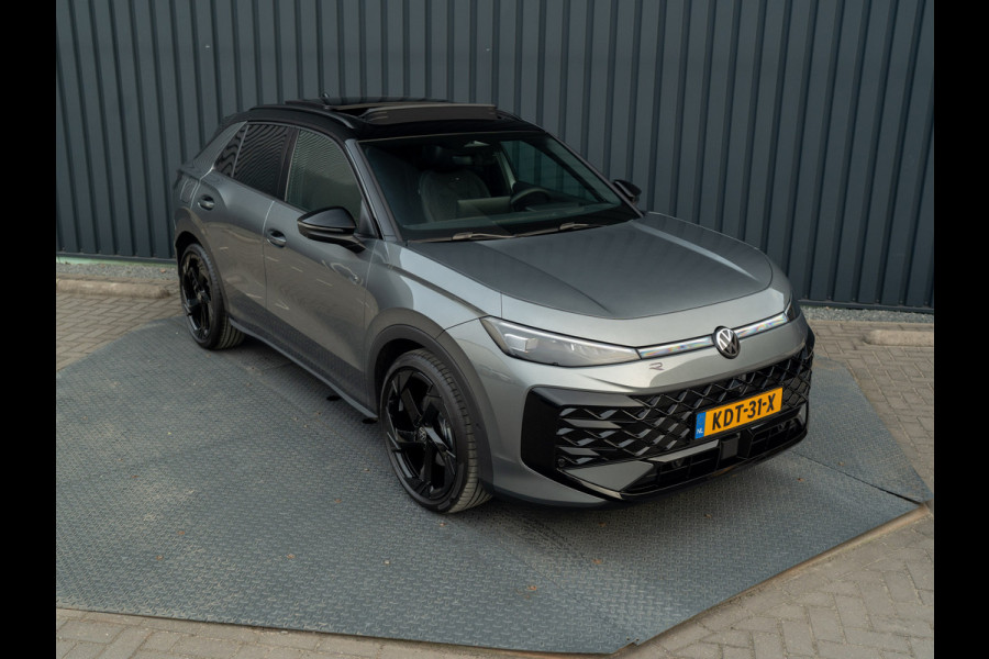Volkswagen T-Roc 1.5 eTsi R-Line First Edition | Trekhaak wegkl. | 360 Camera | Panodak | Harman/Kardon | Prijs Rijklaar!!