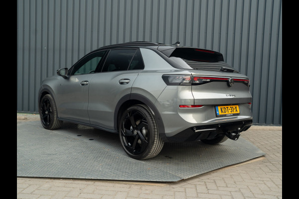 Volkswagen T-Roc 1.5 eTsi R-Line First Edition | Trekhaak wegkl. | 360 Camera | Panodak | Harman/Kardon | Prijs Rijklaar!!