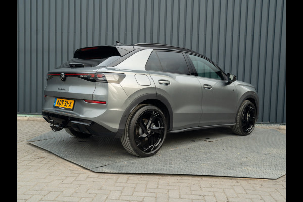 Volkswagen T-Roc 1.5 eTsi R-Line First Edition | Trekhaak wegkl. | 360 Camera | Panodak | Harman/Kardon | Prijs Rijklaar!!