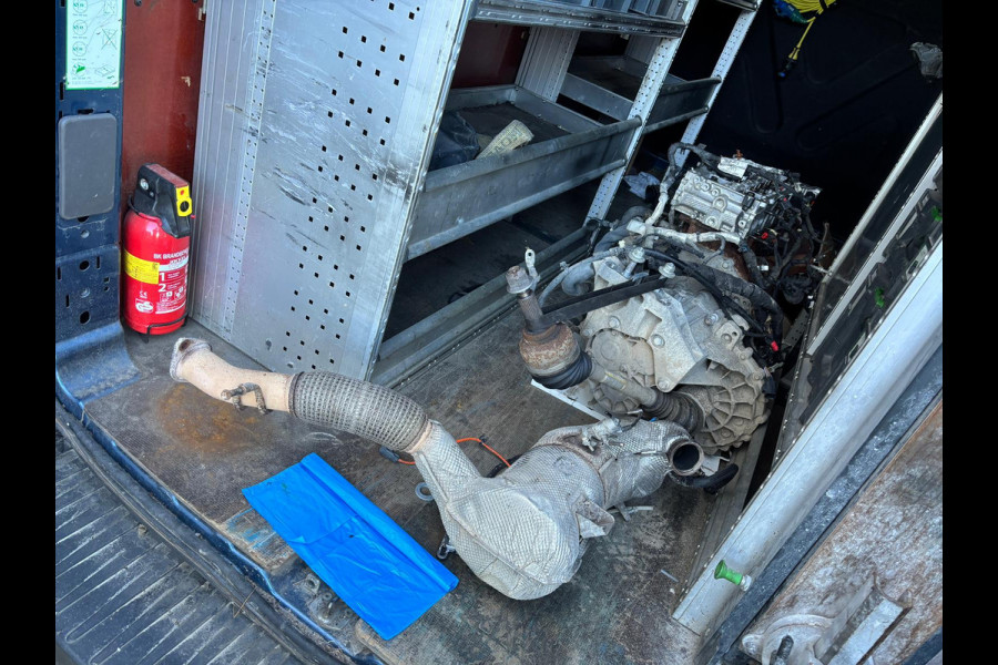 Ford Transit 330 2.0 TDCI L3H2 Trend | 3 Zitplaatsen | Trekhaak | Parkeer Camera | LET OP MOTOR STUK