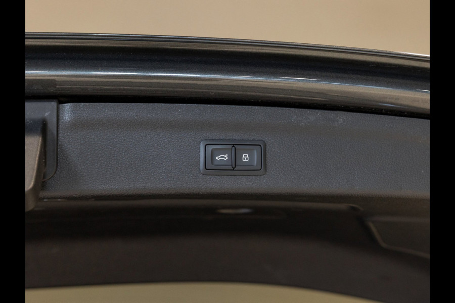 Audi Q3 35 TFSI 2x S-Line edition / 150pk / Panorama dak / Keyless / Stoelverwarming /