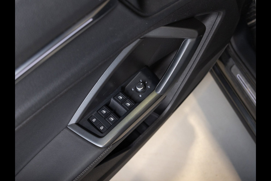 Audi Q3 35 TFSI 2x S-Line edition / 150pk / Panorama dak / Keyless / Stoelverwarming /
