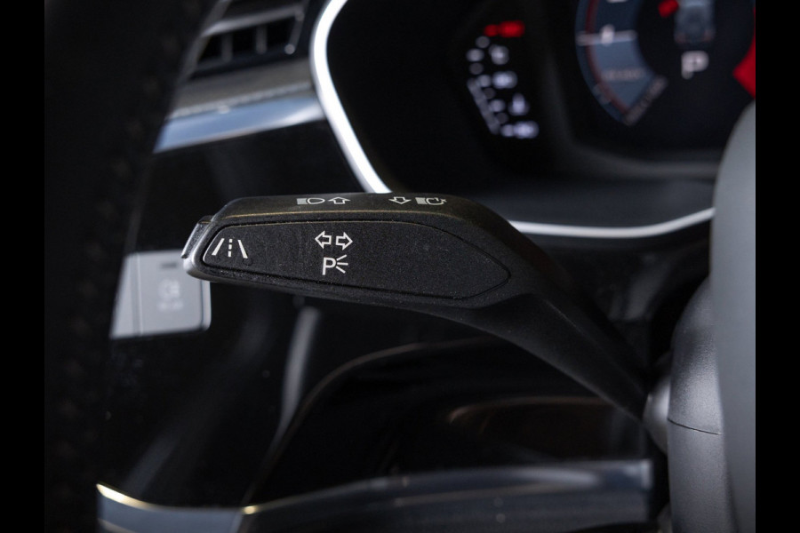 Audi Q3 35 TFSI 2x S-Line edition / 150pk / Panorama dak / Keyless / Stoelverwarming /