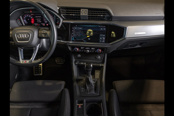 Audi Q3 35 TFSI 2x S-Line edition / 150pk / Panorama dak / Keyless / Stoelverwarming /