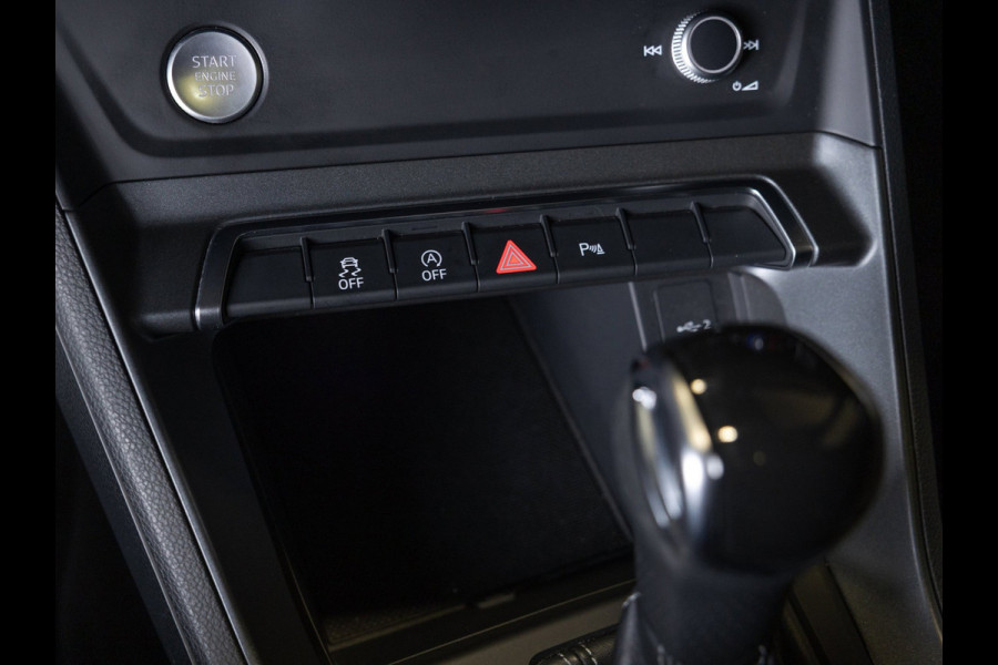 Audi Q3 35 TFSI 2x S-Line edition / 150pk / Panorama dak / Keyless / Stoelverwarming /