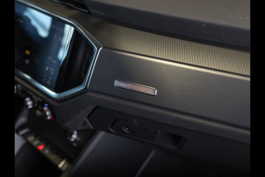 Audi Q3 35 TFSI 2x S-Line edition / 150pk / Panorama dak / Keyless / Stoelverwarming /