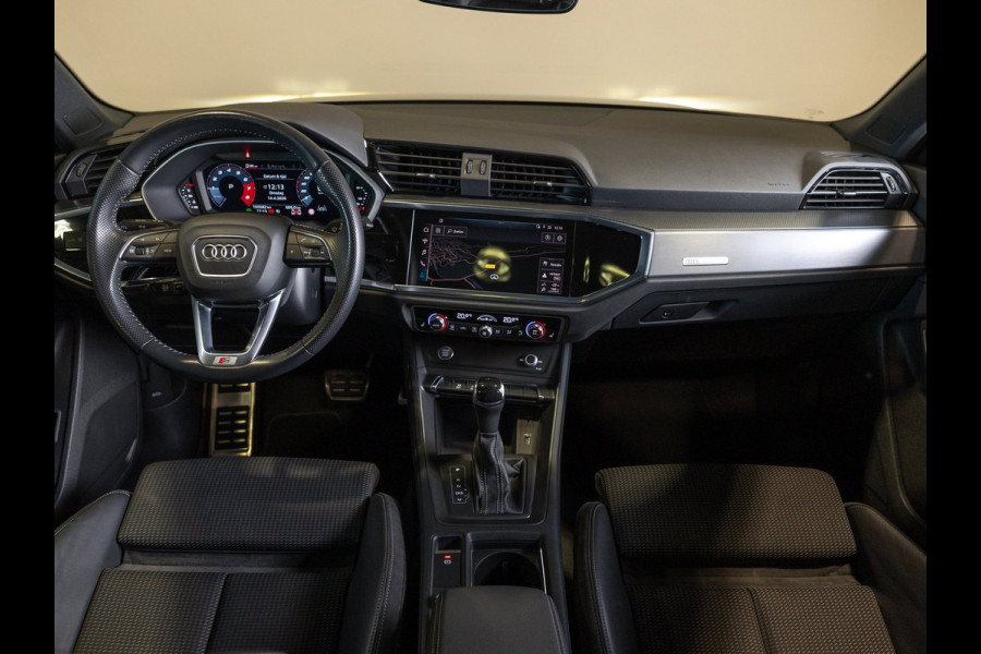 Audi Q3 35 TFSI 2x S-Line edition / 150pk / Panorama dak / Keyless / Stoelverwarming /
