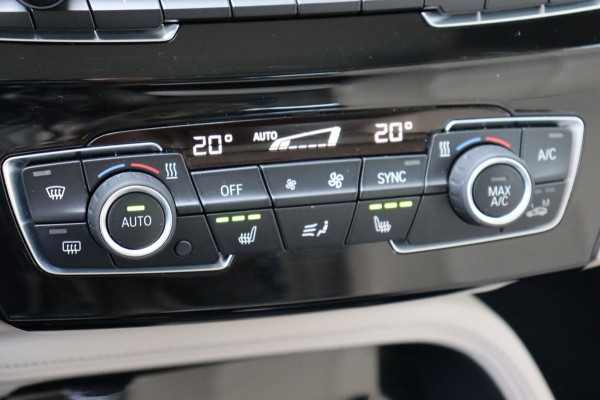 BMW X1 SDrive20i High Executive org.NL leer+verw Schuifdak HUD A.camera Carplay