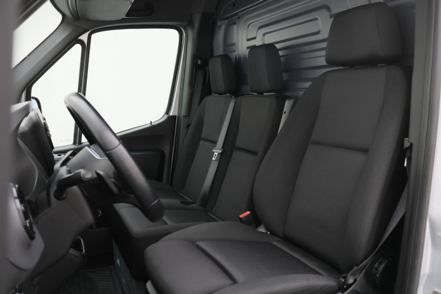 Mercedes-Benz Sprinter 317 CDI Automaat L2H1 3-Zits, Elek. laadklep, Stoelverwarming, Camera, Cruise, Apple Carplay, 18''