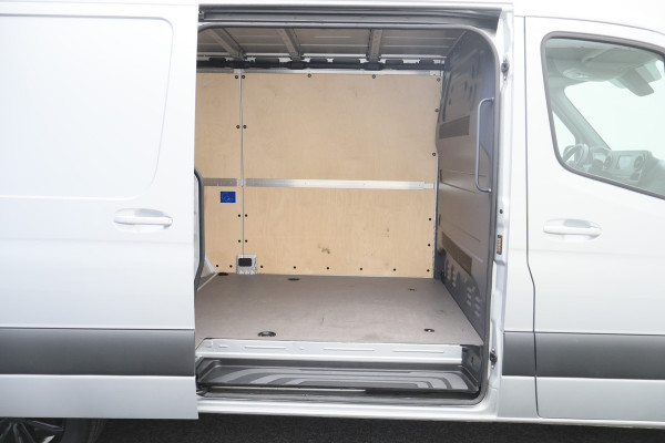 Mercedes-Benz Sprinter 317 CDI Automaat L2H1 3-Zits, Elek. laadklep, Stoelverwarming, Camera, Cruise, Apple Carplay, 18''