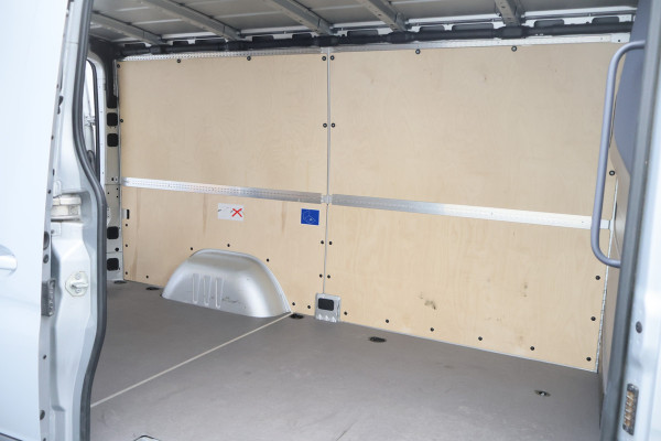 Mercedes-Benz Sprinter 317 CDI Automaat L2H1 3-Zits, Elek. laadklep, Stoelverwarming, Camera, Cruise, Apple Carplay, 18''