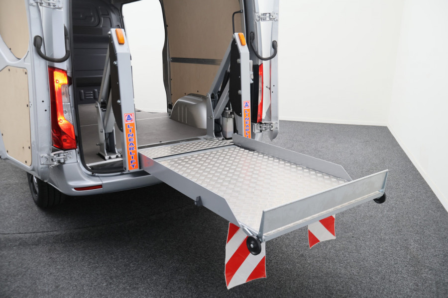 Mercedes-Benz Sprinter 317 CDI Automaat L2H1 3-Zits, Elek. laadklep, Stoelverwarming, Camera, Cruise, Apple Carplay, 18''