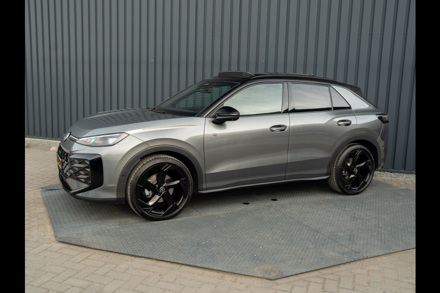 Volkswagen T-Roc 1.5 eTsi R-Line First Edition | Trekhaak wegkl. | 360 Camera | Panodak | Harman/Kardon | Prijs Rijklaar!!