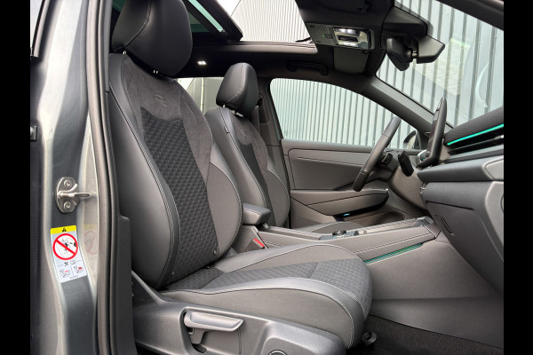 Volkswagen T-Roc 1.5 eTsi R-Line First Edition | Trekhaak wegkl. | 360 Camera | Panodak | Harman/Kardon | Prijs Rijklaar!!