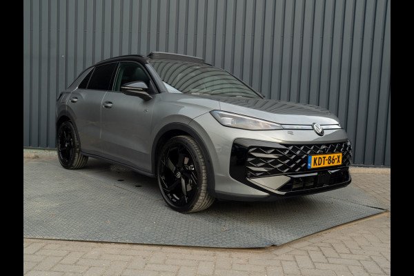 Volkswagen T-Roc 1.5 eTsi R-Line First Edition | Trekhaak wegkl. | 360 Camera | Panodak | Harman/Kardon | Prijs Rijklaar!!