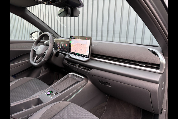 Volkswagen T-Roc 1.5 eTsi R-Line First Edition | Trekhaak wegkl. | 360 Camera | Panodak | Harman/Kardon | Prijs Rijklaar!!