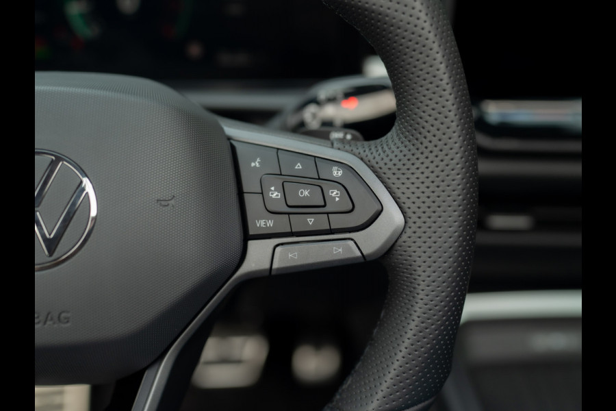 Volkswagen T-Roc 1.5 eTsi R-Line First Edition | Trekhaak wegkl. | 360 Camera | Panodak | Harman/Kardon | Prijs Rijklaar!!