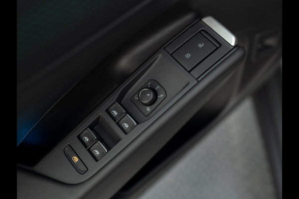 Volkswagen T-Roc 1.5 eTsi R-Line First Edition | Trekhaak wegkl. | 360 Camera | Panodak | Harman/Kardon | Prijs Rijklaar!!