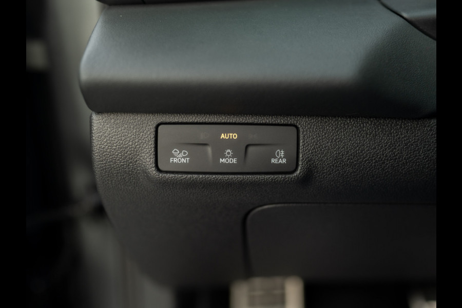 Volkswagen T-Roc 1.5 eTsi R-Line First Edition | Trekhaak wegkl. | 360 Camera | Panodak | Harman/Kardon | Prijs Rijklaar!!