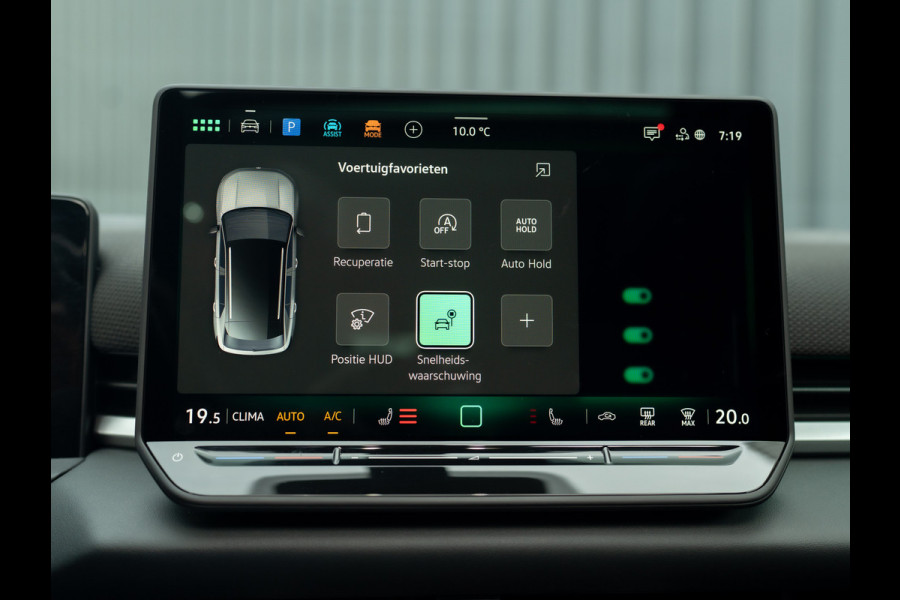 Volkswagen T-Roc 1.5 eTsi R-Line First Edition | Trekhaak wegkl. | 360 Camera | Panodak | Harman/Kardon | Prijs Rijklaar!!