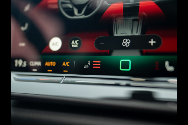 Volkswagen T-Roc 1.5 eTsi R-Line First Edition | Trekhaak wegkl. | 360 Camera | Panodak | Harman/Kardon | Prijs Rijklaar!!