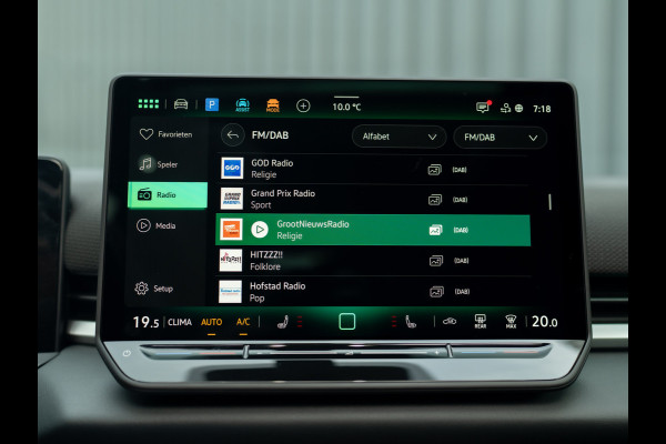 Volkswagen T-Roc 1.5 eTsi R-Line First Edition | Trekhaak wegkl. | 360 Camera | Panodak | Harman/Kardon | Prijs Rijklaar!!