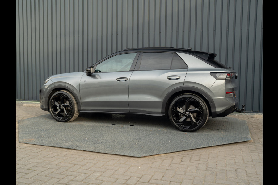 Volkswagen T-Roc 1.5 eTsi R-Line First Edition | Trekhaak wegkl. | 360 Camera | Panodak | Harman/Kardon | Prijs Rijklaar!!